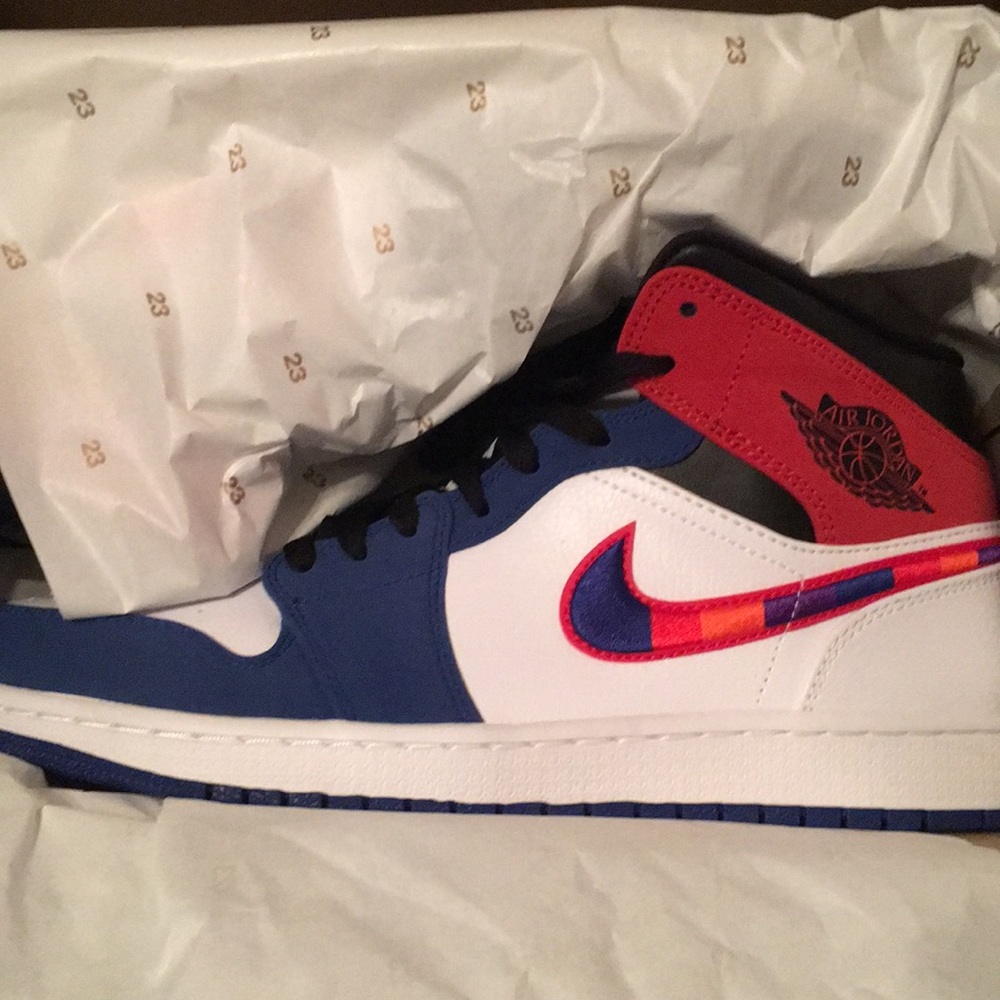 Jordan 1 Mid SE - Picture 2 of 3